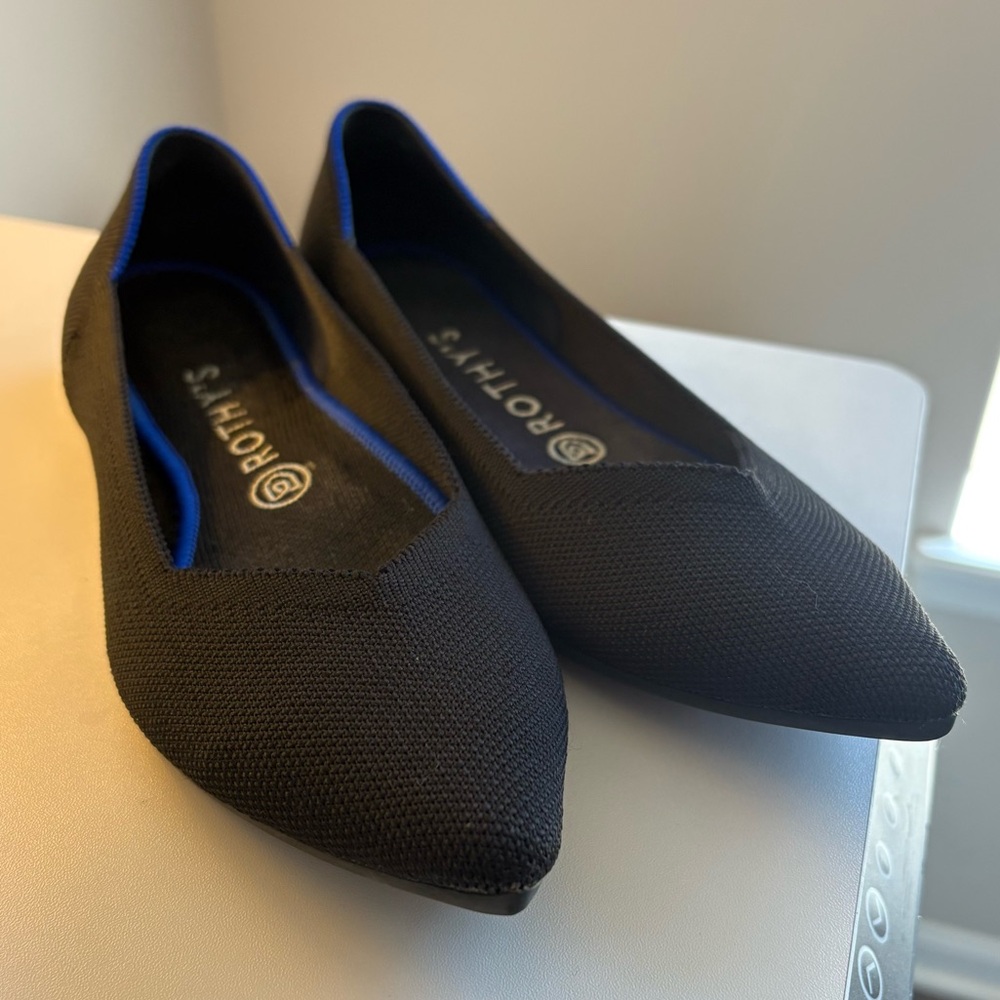 The Point black shoe by Rothy's